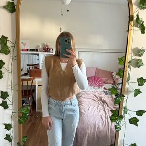 Women’s sleeveless cardigan